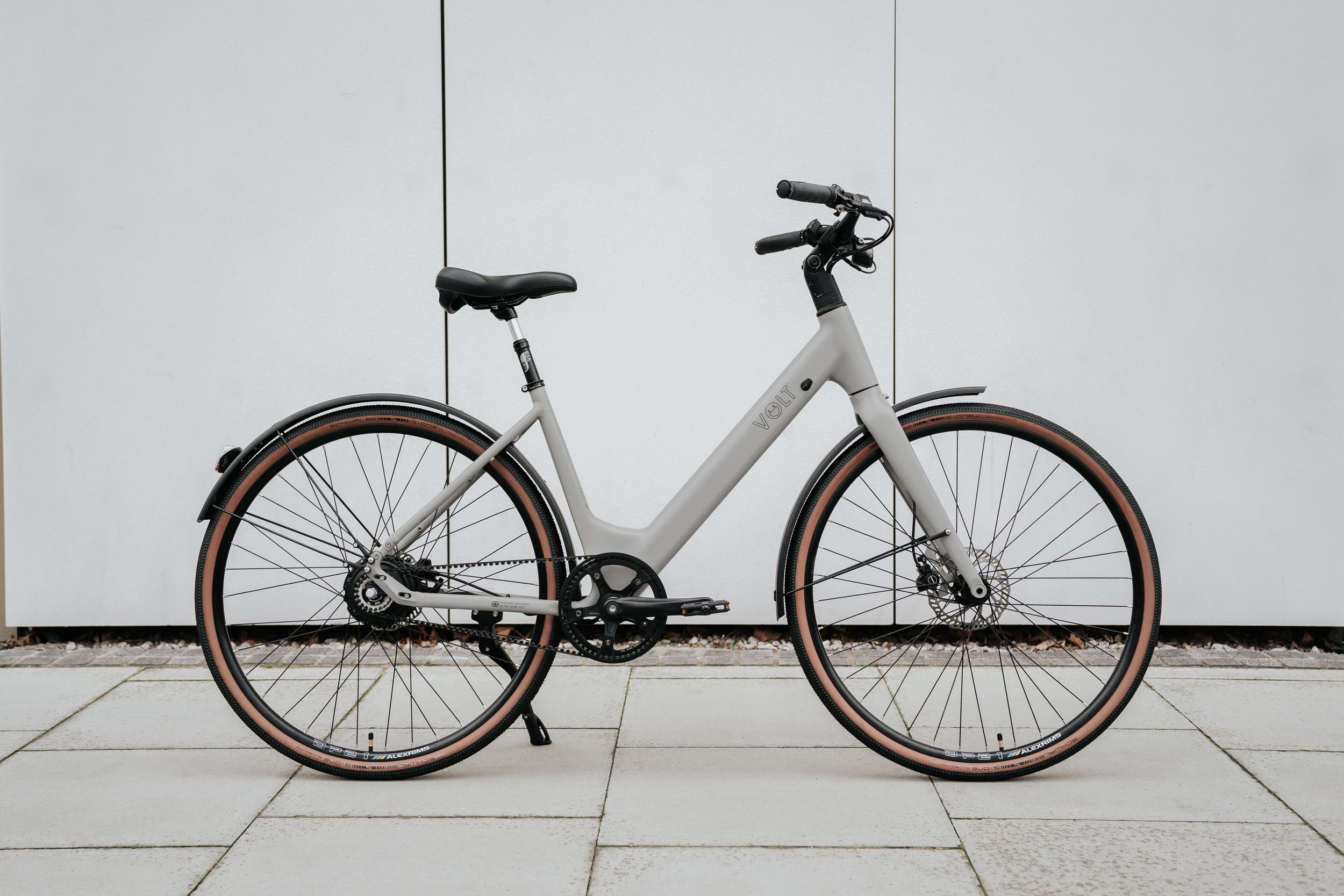 Volt Urban LS E-bike in city environment