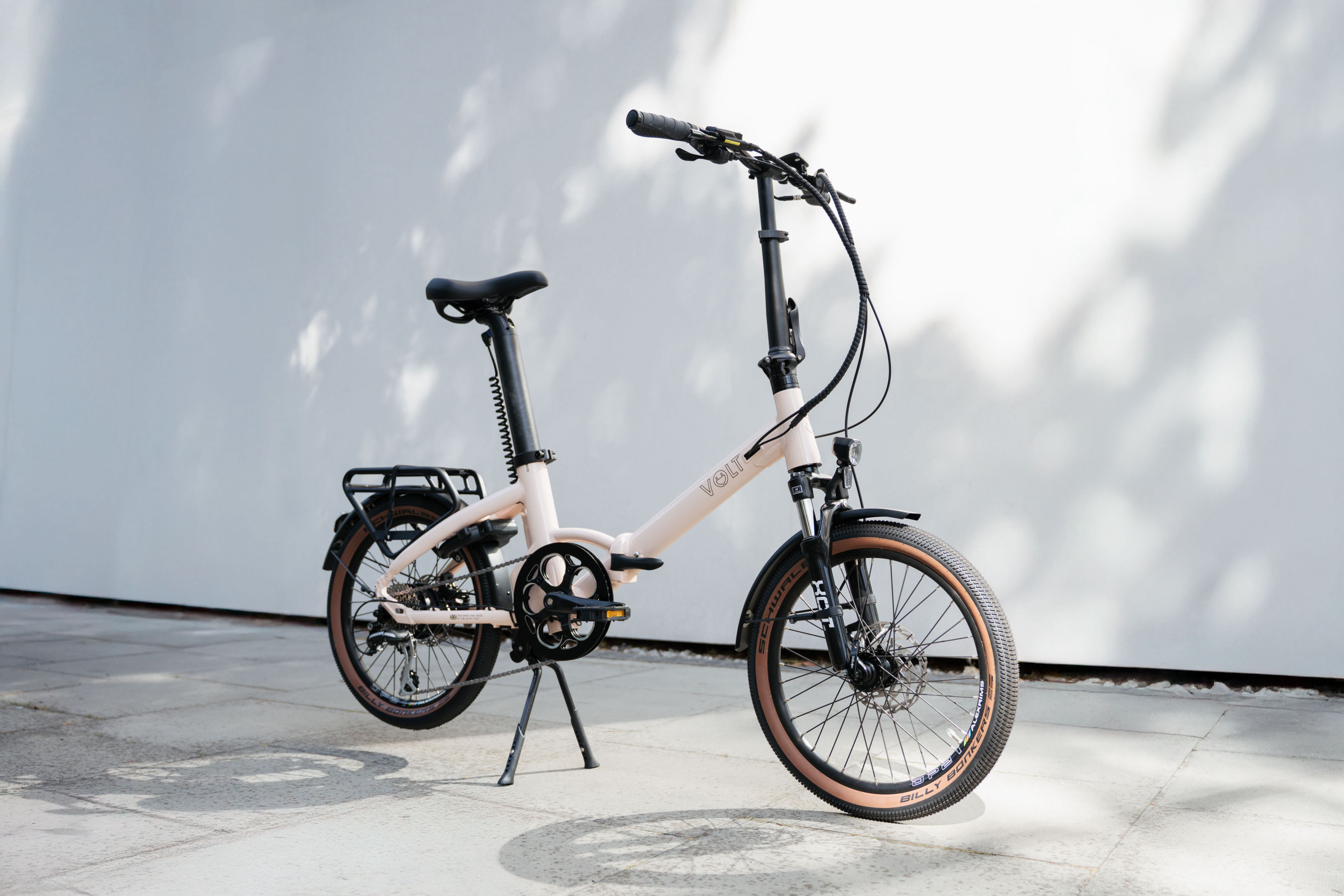 Volt Metro LS Peach ebike close up