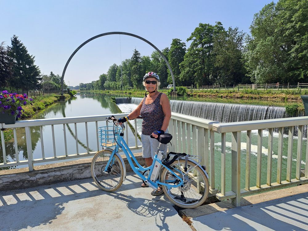 Lac du foret d'Orient close to the city of Troyes, France. The traffic free cycle path encicles the lake providing opportunities for birdwatching, swimming and forest bathing.