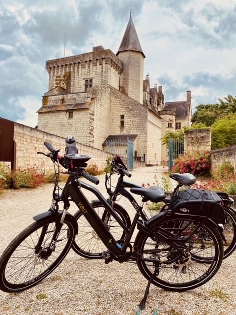 Cycling ‘La Loire a velo’ with a pit stop at Château Montsoreau